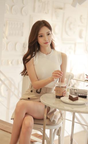 国模杨陈婕大尺度啪啪人体